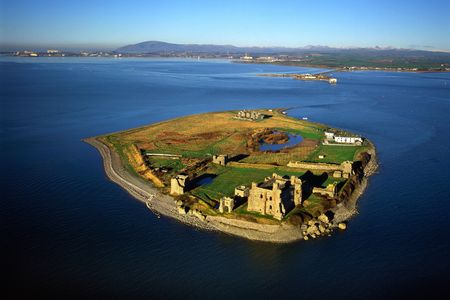 The tiny&nbsp;Piel&nbsp;Island has an inn and pub and an ancient castle.