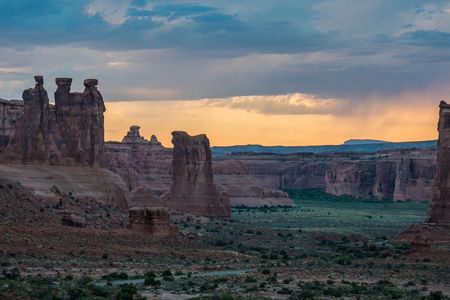 Get out and enjoy free national parks like Arches in Utah for Veteran's Day this November 11.