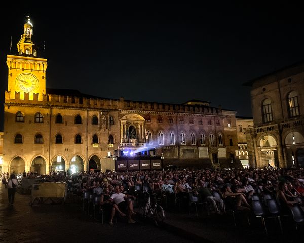 Cinema on a summer night in the Piazza Maggiore thumbnail
