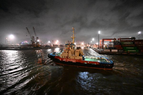 Leaving port, Buenos Aires thumbnail