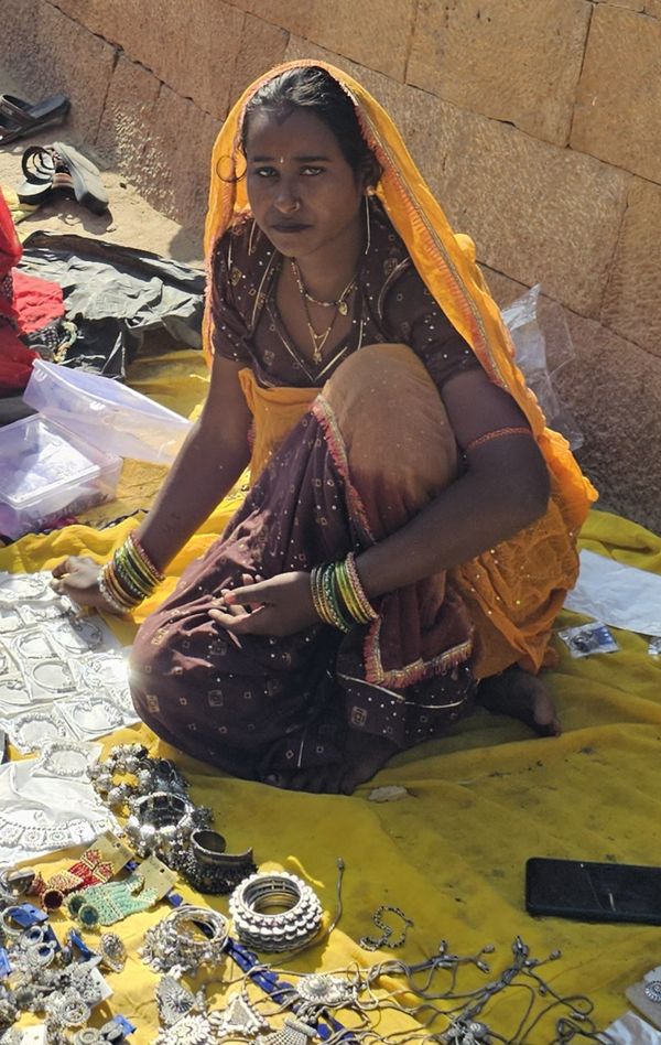 Woman in Jaisalmer thumbnail