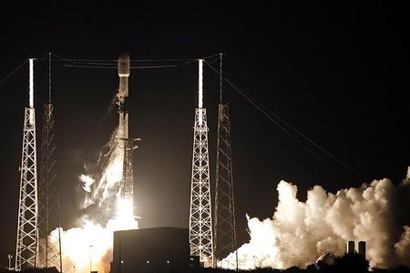 A Falcon 9 SpaceX rocket, with a payload of 60 satellites for SpaceX's Starlink broadband network, lifts off from Space Launch Complex 40 at the Cape Canaveral Air Force Station in Cape Canaveral, Fla., Thursday, May 23, 2019.