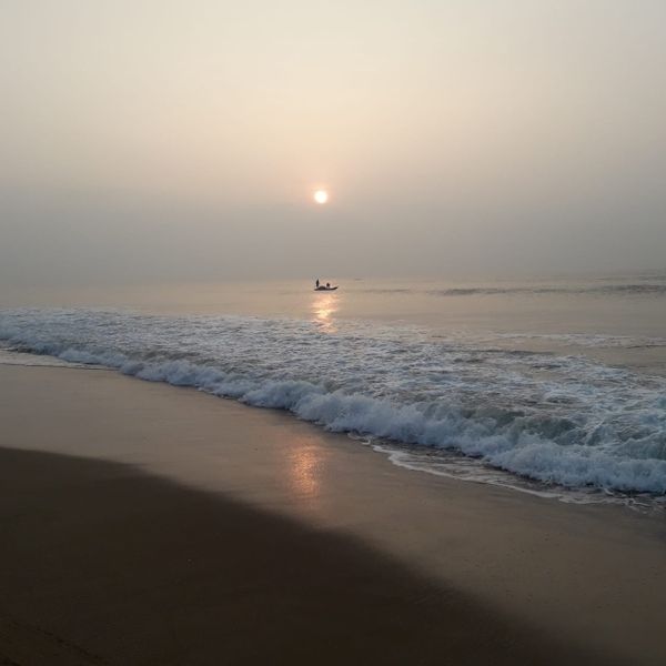 Puri sea beach in sunrise thumbnail