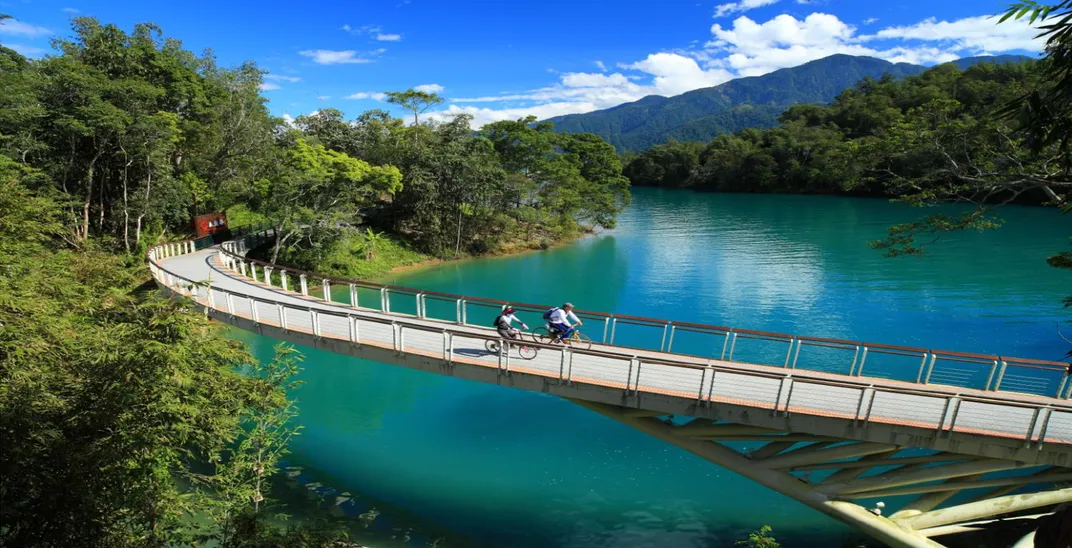 Where Water Meets the Sky: Cycle Around Taiwan's Stunning Sun Moon Lake