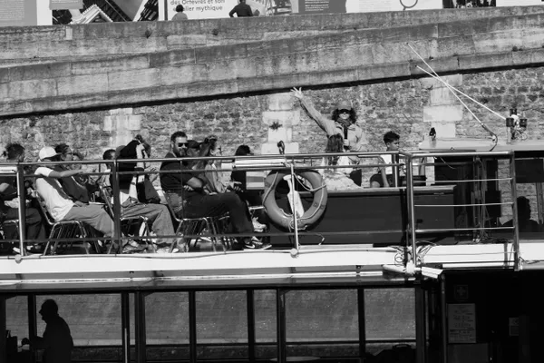 Greeting on the Seine thumbnail