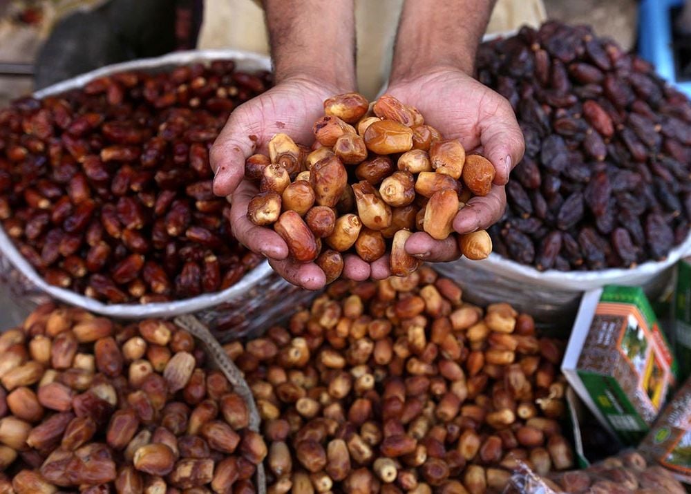 Date vender in Pakistan 