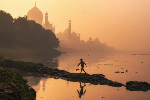 Taj Mahal: River of Reflections thumbnail