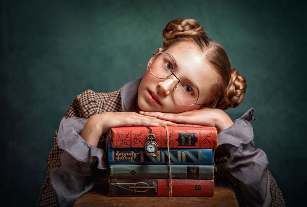 Girl with books thumbnail