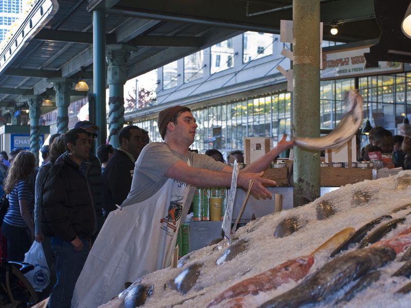 Fish tossing at Pike Place Market, Seattle | Smithsonian Photo Contest ...