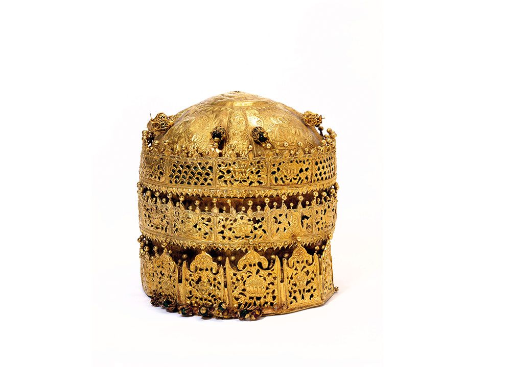 Crown,-gold-and-gilded-copper-with-glass-beads,-pigment-and-fabric,-made-in-Ethiopia,-1600-1850-(c)-Victoria-and-Albert-Museum,-London.jpg