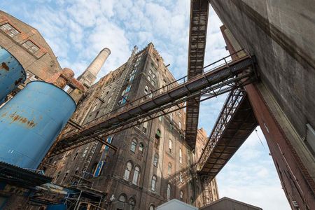 Conveyor bridges to Bin Structure.