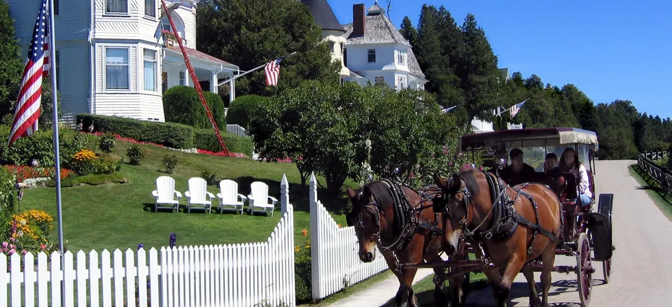  Horse-drawn transportation on Mackinac Island 