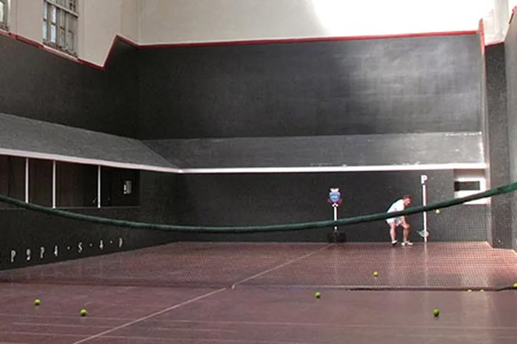 Court tennis jeu de paume