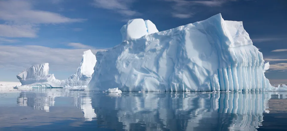  Towering mountains of ice 