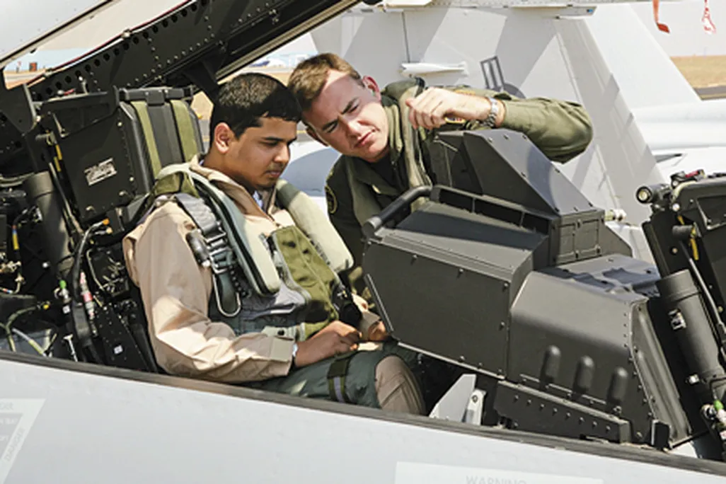 Jet-F16-Flash-FM09.jpg