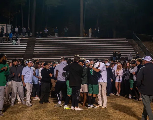 A powerful moment of unity as Myers Park students grieve together. thumbnail