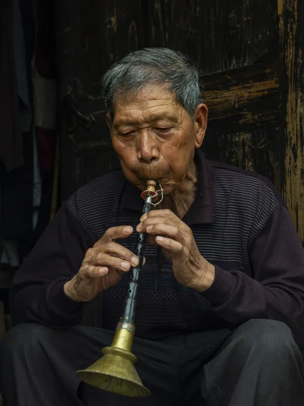 The elderly playing Suona thumbnail