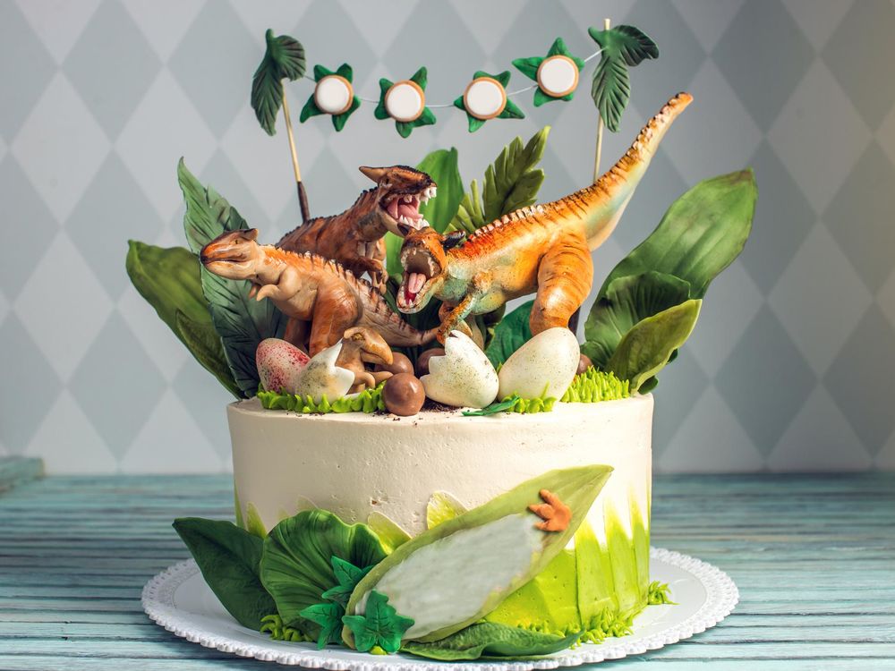 How to Make a Dinosaur Cake