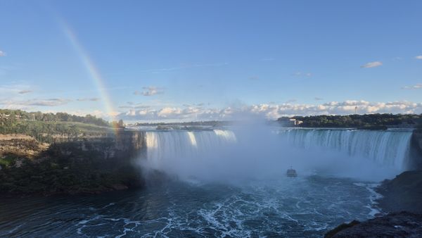 Rainbow over Niagara Falls thumbnail