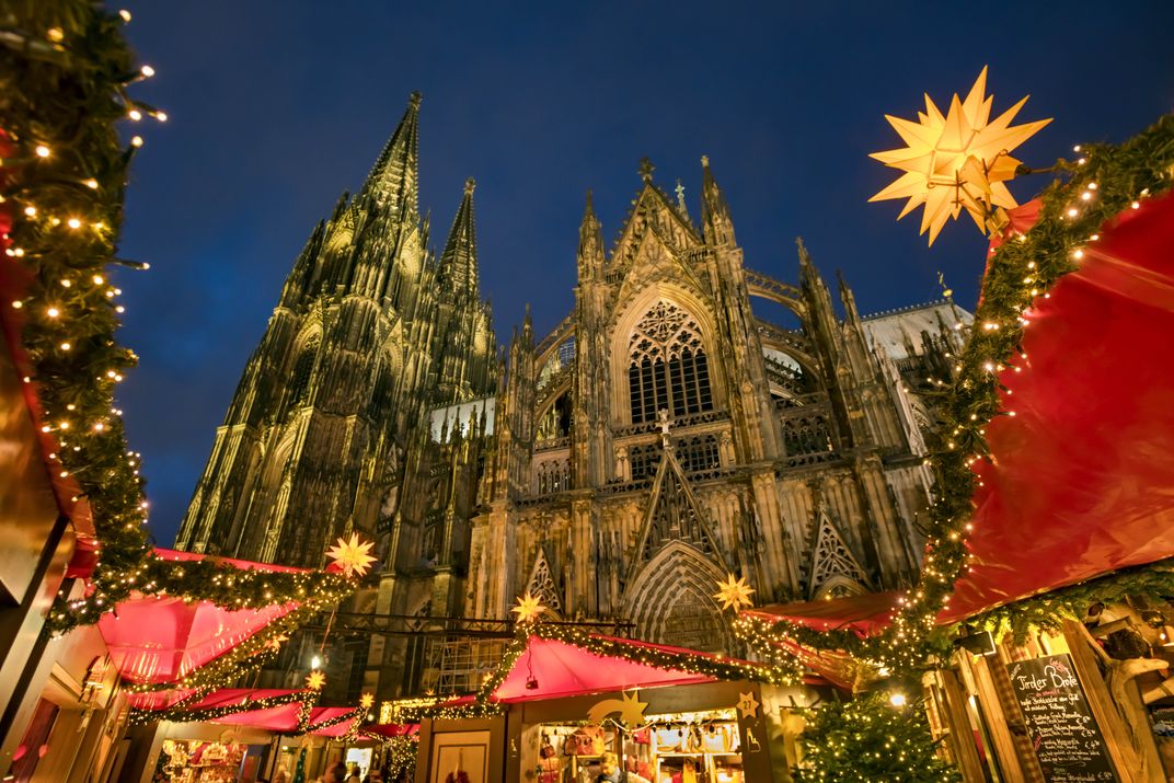 Christmas market in front of the Cologne cathedral. Credit: AMA Waterways