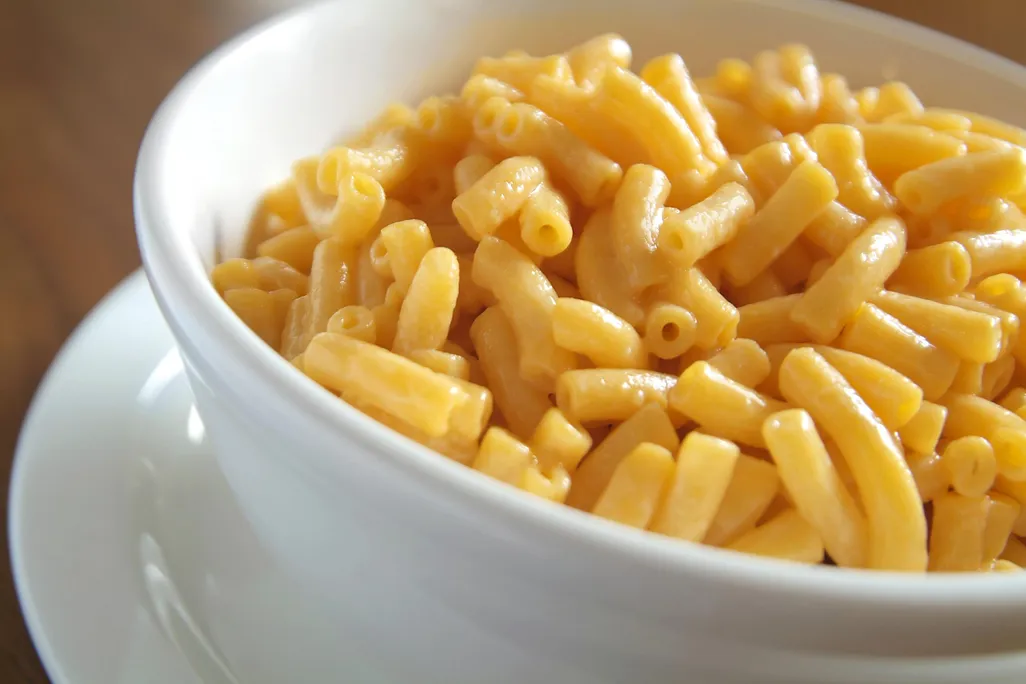 bowl of box mac n cheese