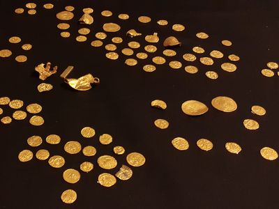 An unnamed treasure hunter discovered the majority of the coins and gold objects between 2014 and 2020.