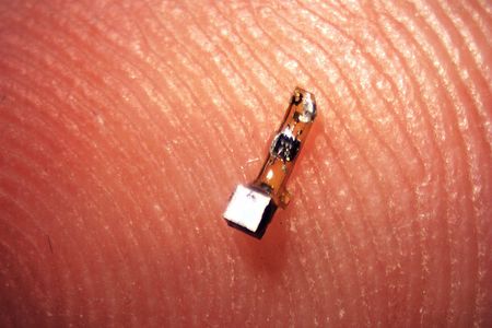 A "neural dust" sensor