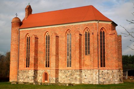 The Knights Templar constructed the Saint Stanislaus chapel in the Polish village of Chwarszczany during the 13th century.