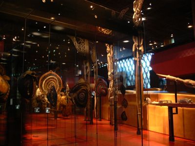 Quai Branly Museum in Paris houses a collection with more than 300,000 indigenous art of Africa, Asia, America and Oceania.