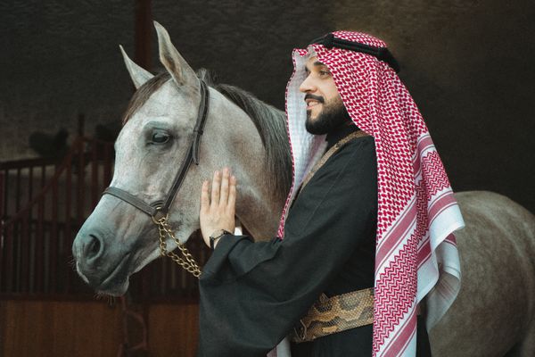 Traditions of Saudi Arabian Attire thumbnail