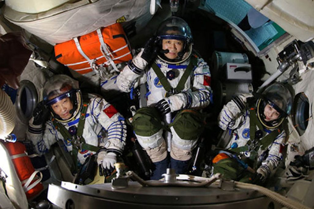 Shenzhou10-launch--flash.jpg
