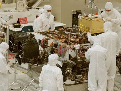 The NASA team assembling Curiosity back in 2011.