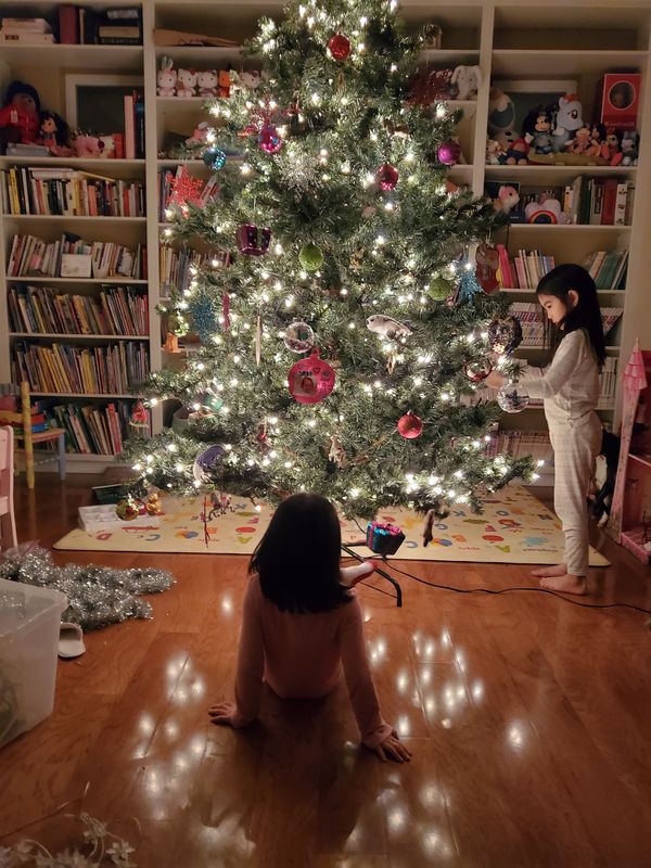 Sisters and the Christmas Tree thumbnail