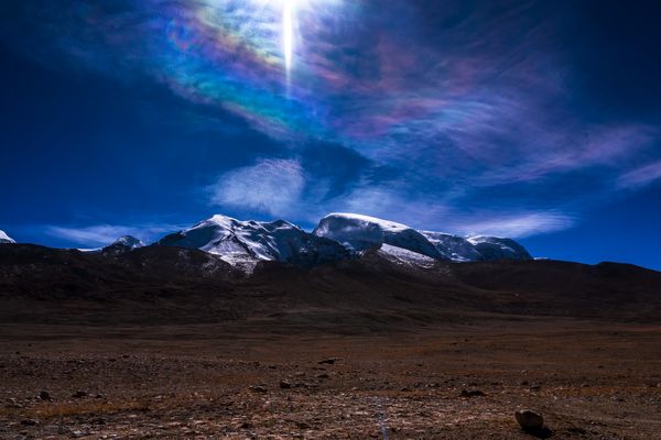 Sun Rays falls unknown peak of Gurudongmer Lake of Tibetan Plateau thumbnail