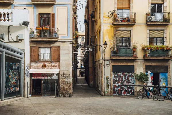 Barcelona's Whispering Streets thumbnail