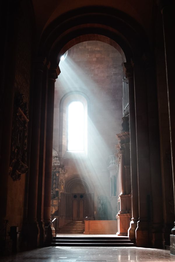 Mainz Cathedral Sunrays thumbnail
