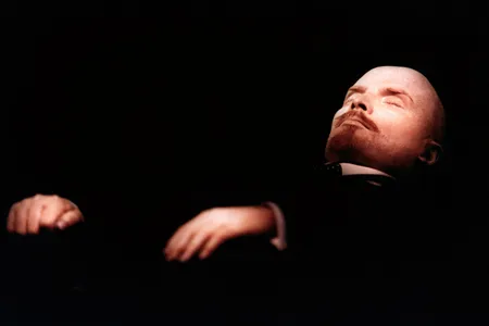 Lenin's body in 1991. Thanks to the Lenin Lab, the corpse still looks virtually the same today. 