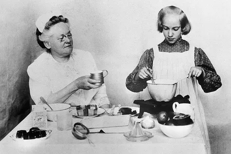 Fannie Farmer oversees one of her students, Martha Hayes Ludden, at the Boston Cooking School in 1900.