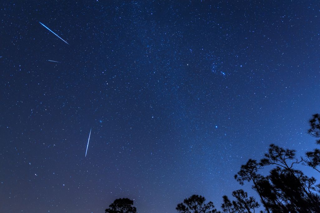 Shooting star in dark sky