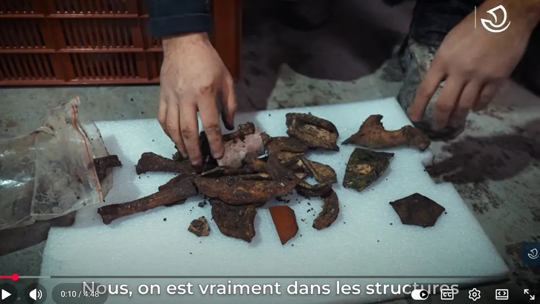 Des fouilles archéologiques au pied de la cathédrale Notre-Dame | Les métiers de Paris 👀 |