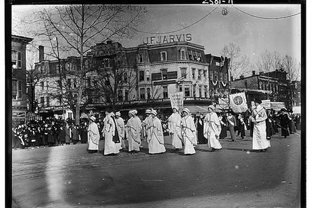 Suffragettes march, complete with cloth banners, across the intersection of Pennsylvania Ave. and 11th St. in Washington, D.C. Photo: Library of Congress