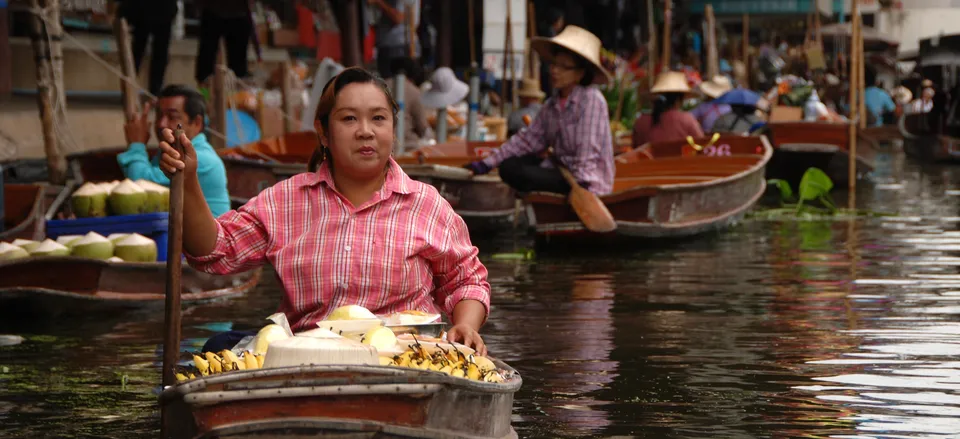  Rural floating market, reflecting traditional river life, Amphawa 