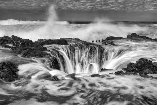 Thor's Well at High Tide thumbnail