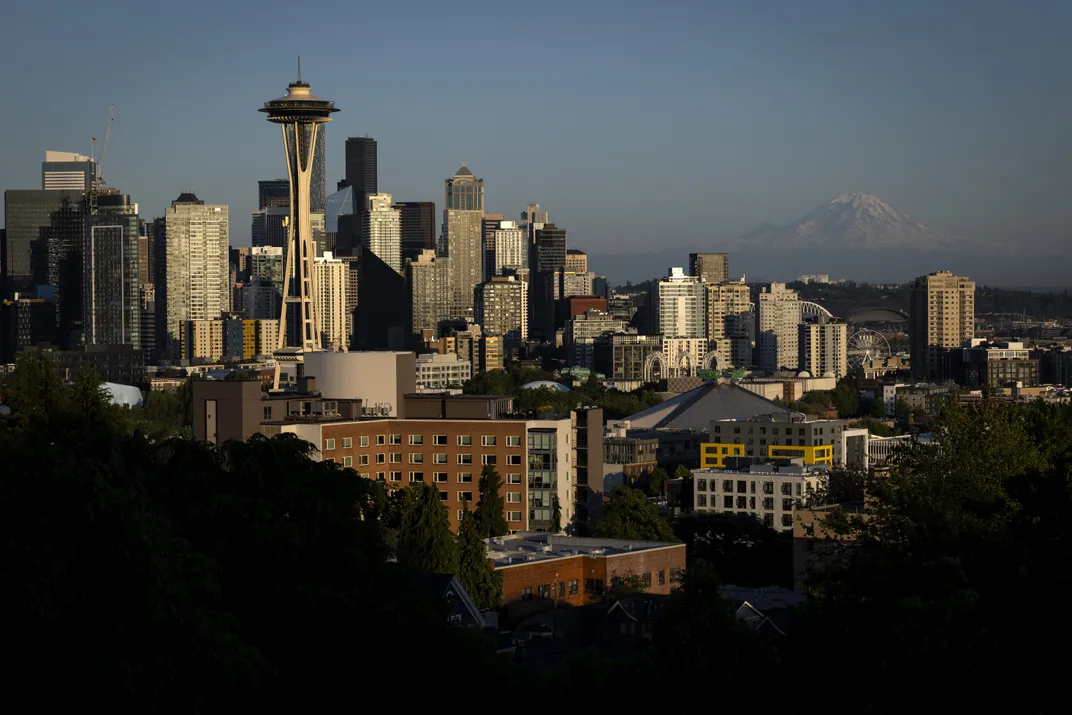 Seattle skyline and Mount Rainier in the background