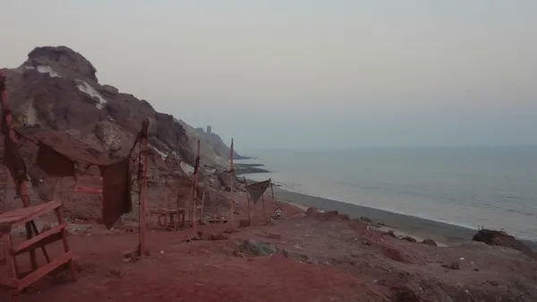 Illusion on the Red Beach thumbnail