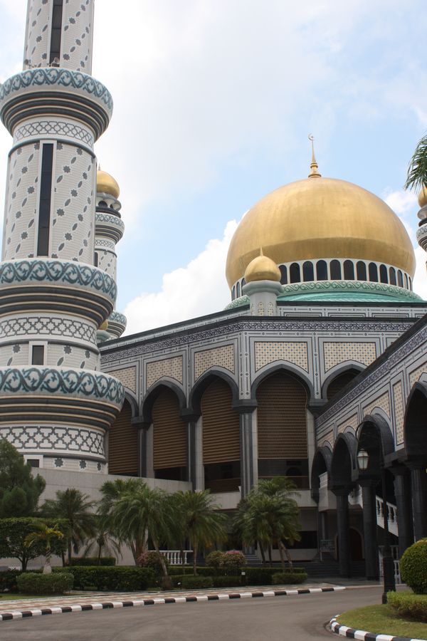 Sultan Omar Ali Saifuddin Mosque, Brunei thumbnail