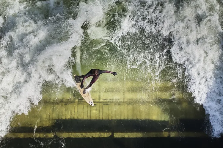Boise Whitewater Park includes&nbsp;two separate adjustable-wave features spread over a mile apart. The first is suitable for those beginning to surf, while the second phase is better for advanced levels to put on a show.