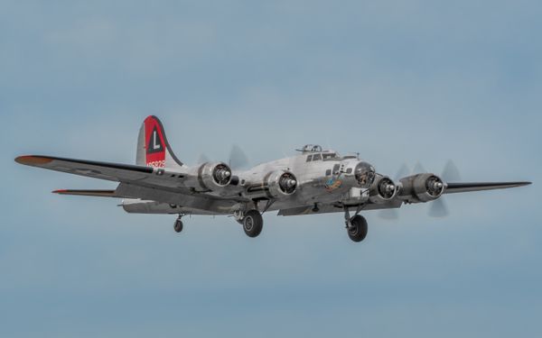 B-17 Bomber "Yankee Lady" Landing Memorial Day 2017  thumbnail