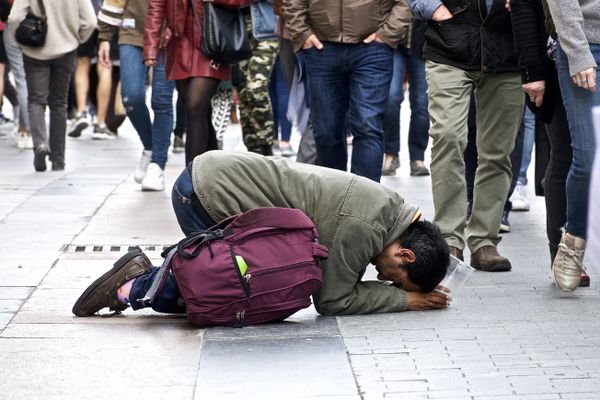 Beggar in Madrid thumbnail