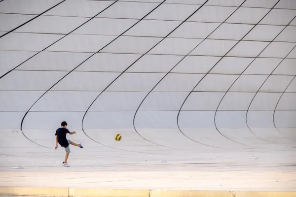 He played football in front of Heydar Aliyev Center thumbnail